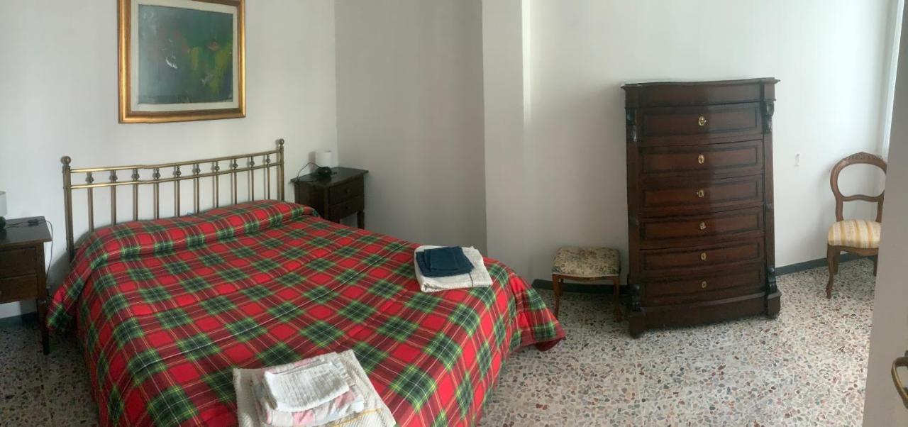 Casa Bianca 4 - Confortevole In Centro A โมเนเลีย ภายนอก รูปภาพ