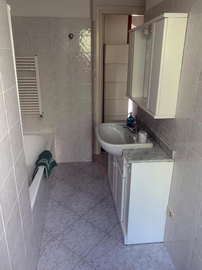 Casa Bianca 4 - Confortevole In Centro A โมเนเลีย ภายนอก รูปภาพ