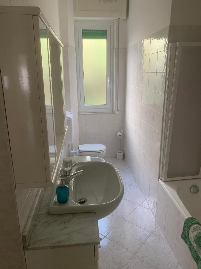 Casa Bianca 4 - Confortevole In Centro A โมเนเลีย ภายนอก รูปภาพ